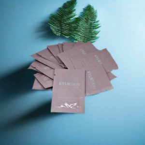 KYLIE SKIN BY KYLIE JENNER Увлажняющий крем для лица Face moisturizer 50 мл (набор из 25 шт.)